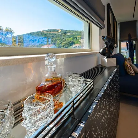Luxury Seafront Aman With Pool