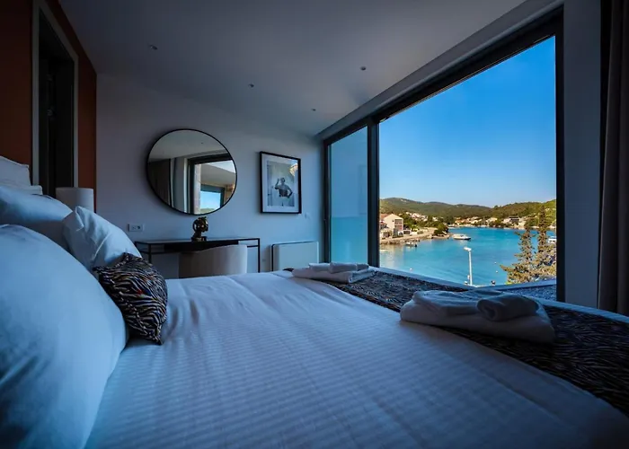 Luxury Seafront Aman With Pool Villa *