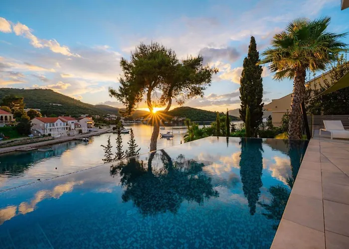 Villa Luxury Seafront Aman With Pool Korčula