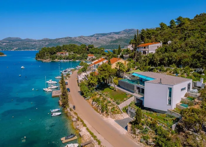 Luxury Seafront Aman With Pool *