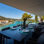 Luxury Seafront Aman With Pool