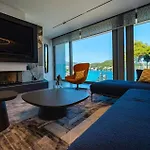 Luxury Seafront Aman With Pool *