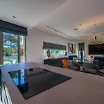 Luxury Seafront Aman With Pool *