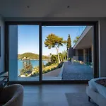 Luxury Seafront Aman With Pool Vila *