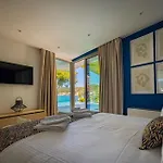 Luxury Seafront Aman With Pool *