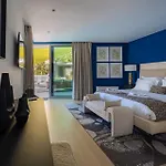Luxury Seafront Aman With Pool