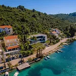Vila Luxury Seafront Aman With Pool *