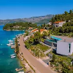 Luxury Seafront Aman With Pool *