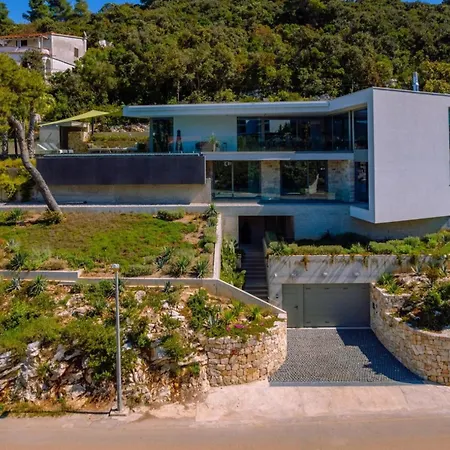 Luxury Seafront Aman With Pool Villa *