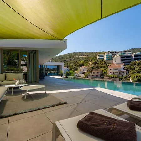 Vila Luxury Seafront Aman With Pool *