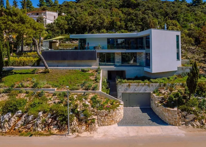 Luxury Seafront Aman With Pool Villa *