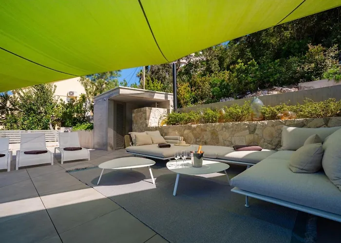 Luxury Seafront Aman With Pool Villa