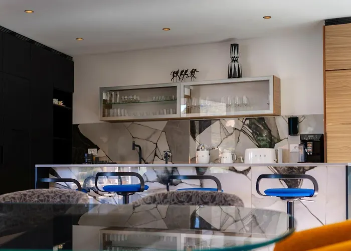Villa Luxury Seafront Aman With Pool