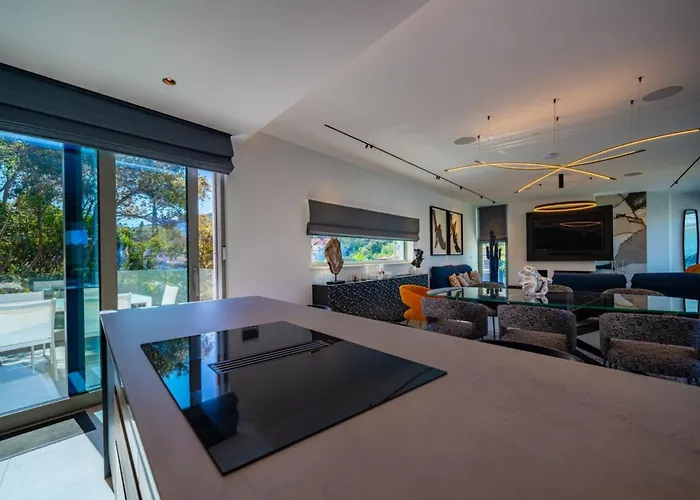 Luxury Seafront Aman With Pool *