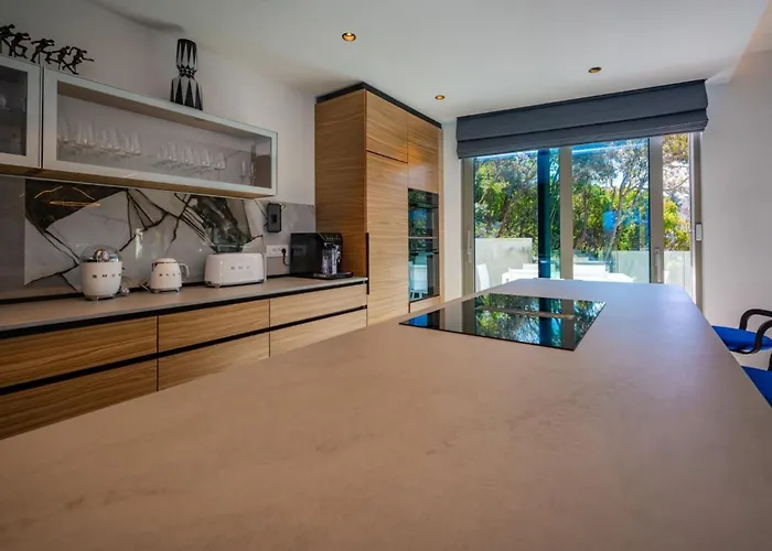 Luxury Seafront Aman With Pool Villa *