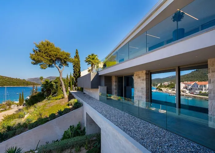 Luxury Seafront Aman With Pool * Κόρτσουλα