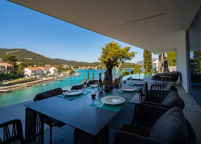 Luxury Seafront Aman With Pool
