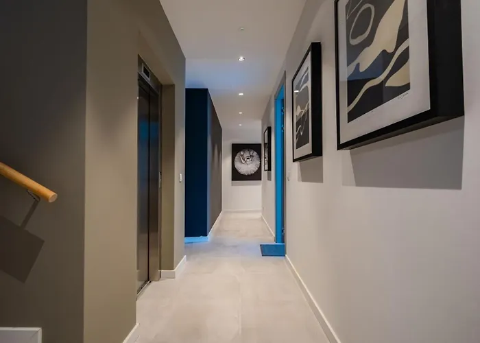 Βίλα Luxury Seafront Aman With Pool