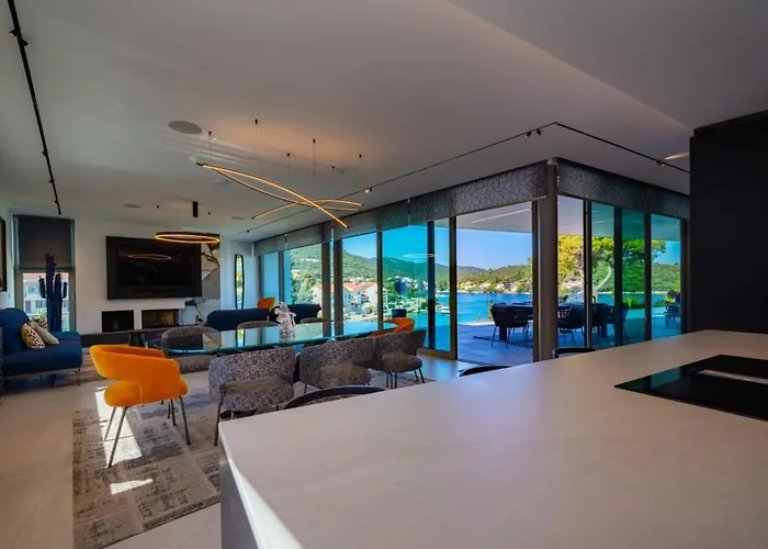 Luxury Seafront Aman With Pool Κόρτσουλα