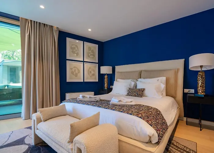 Luxury Seafront Aman With Pool Βίλα