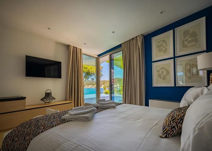 Luxury Seafront Aman With Pool *