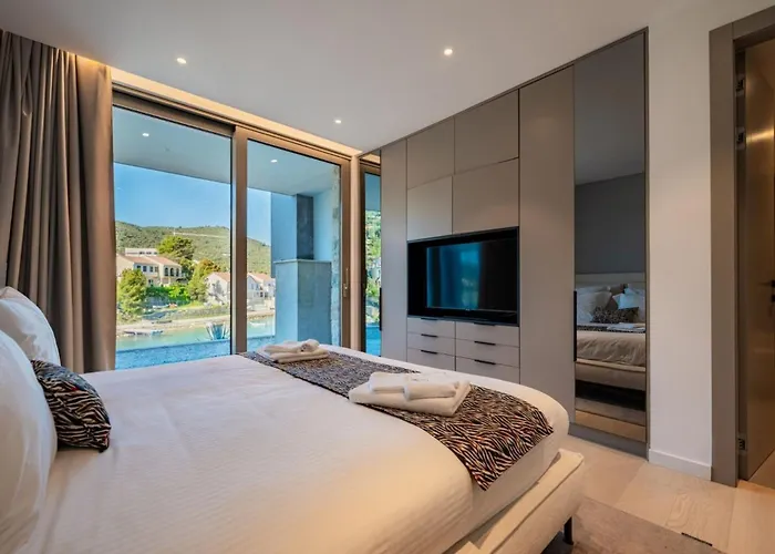 Luxury Seafront Aman With Pool * Κόρτσουλα